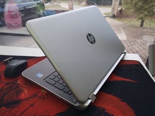 *MASSIVE 17" HP PAVILION 17*BEATS AUDIO*i5-4210U*NVIDIA 820M*8GB RAM*1000GB*HD+*